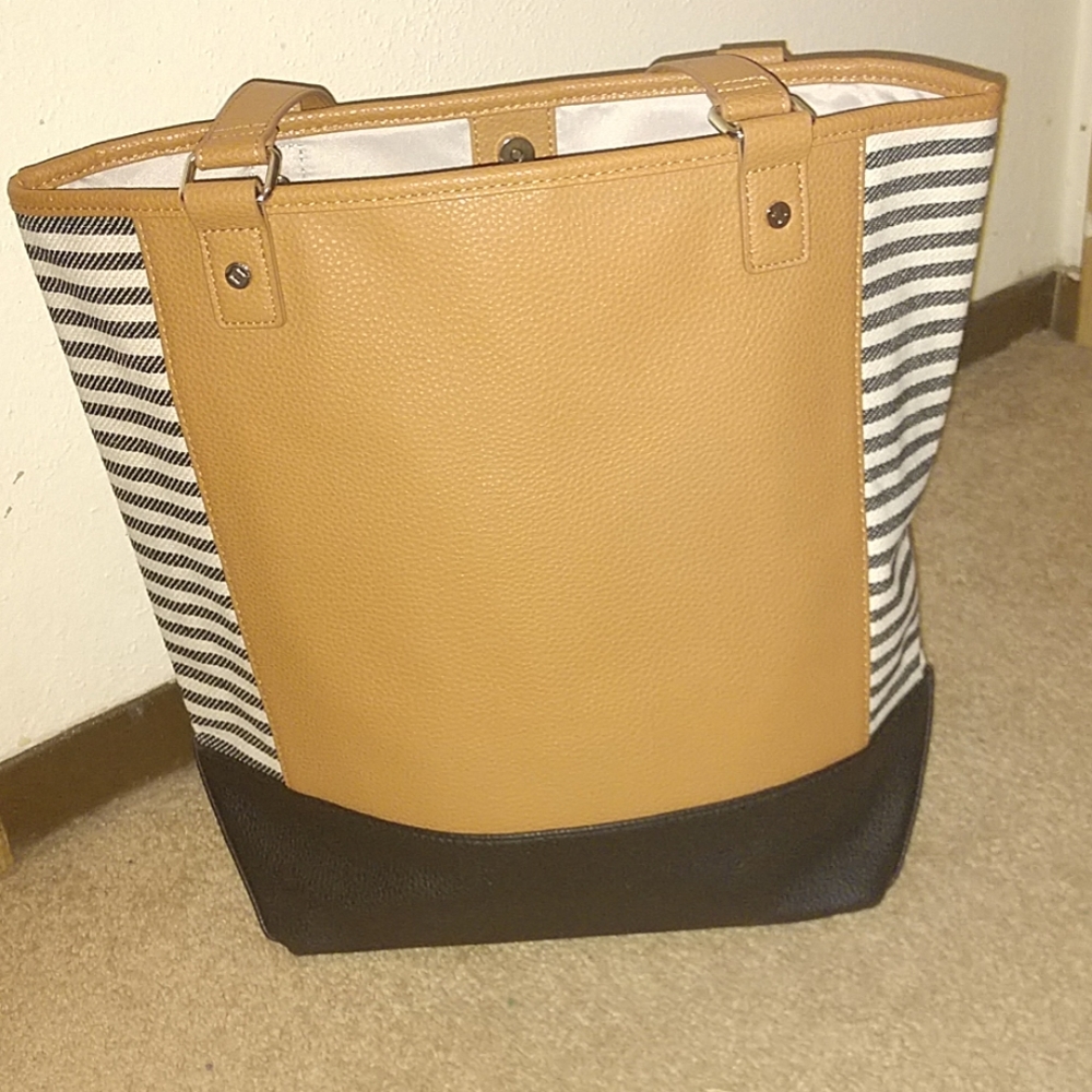 Thirty one colorblock purse